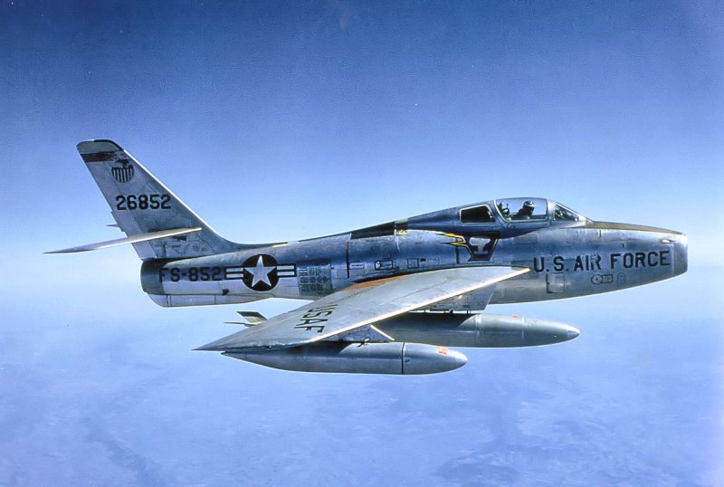 Самолет f-84f Thunderstreak