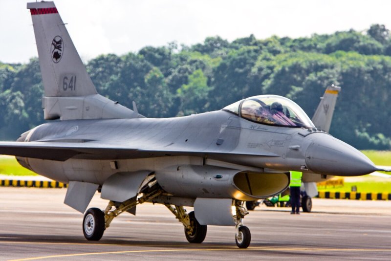 F 16 Falcon