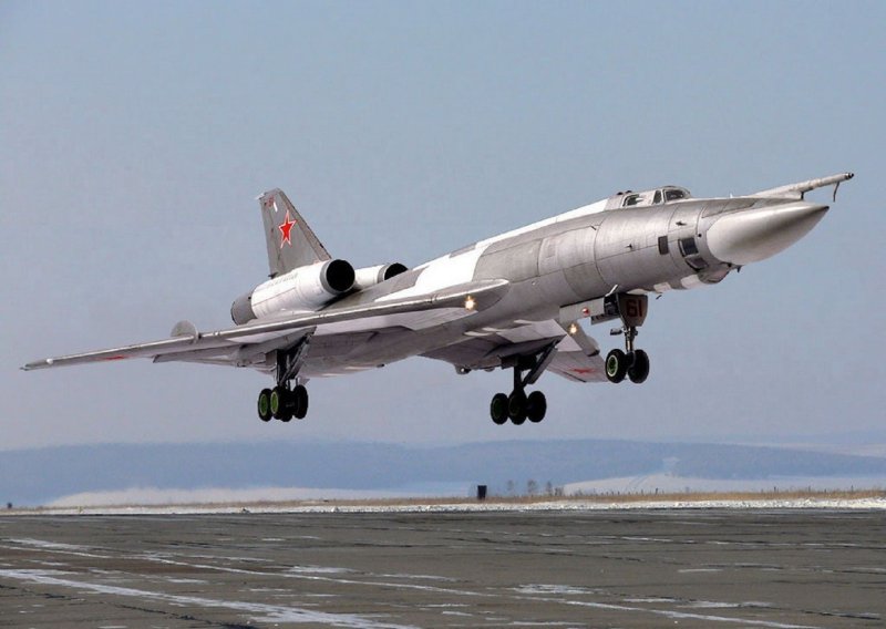 Ту-22 сверхзвуковой самолёт