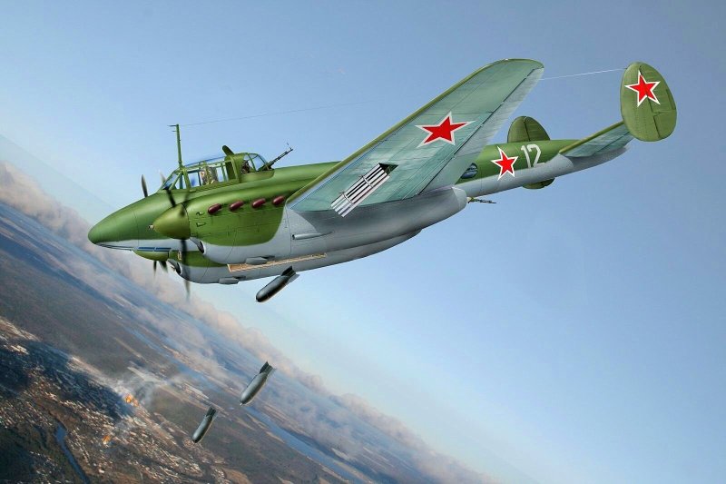 Советский пикирующий бомбардировщик пе-2
