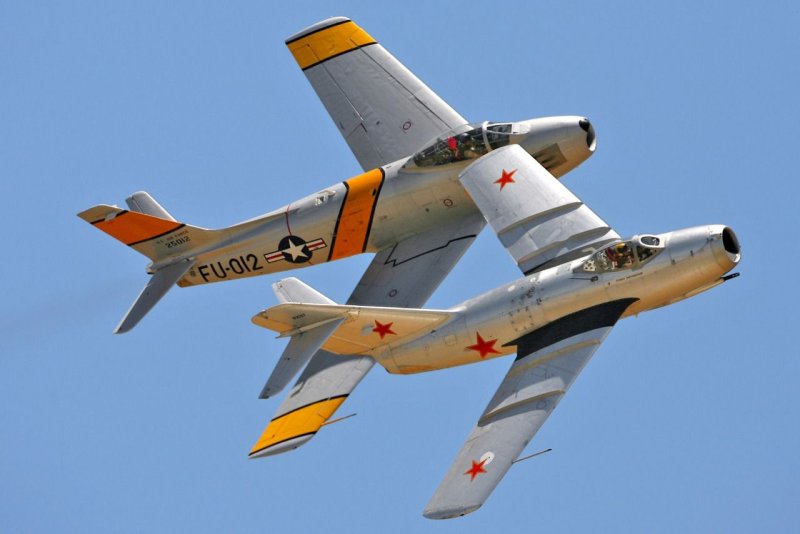 F 86 Sabre и миг 15