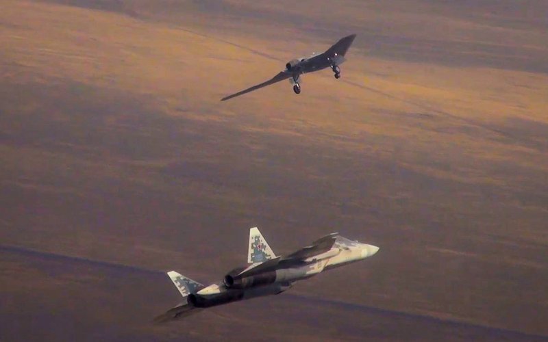 Су 57 и беспилотник охотник