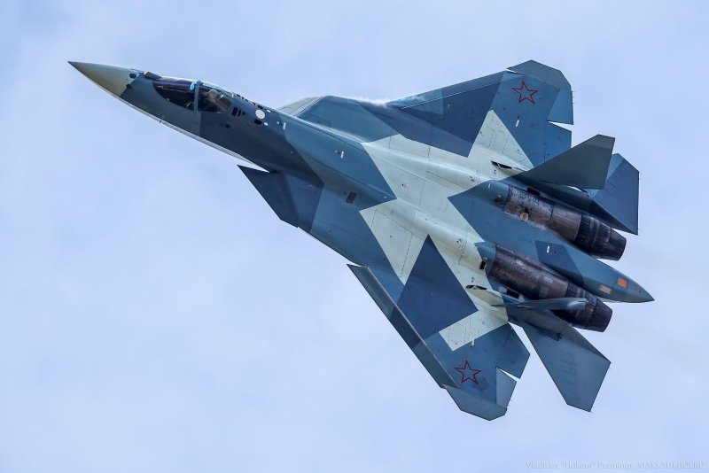 Истребитель пятого поколения Су 57