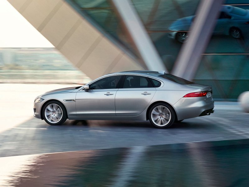 Jaguar XF 2