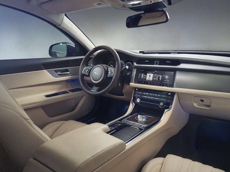 Jaguar XF салон