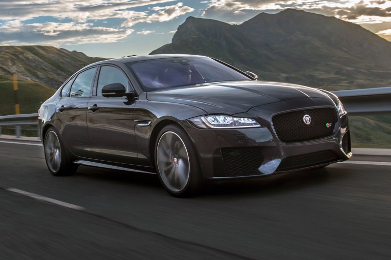 Jaguar XF 2016 черный