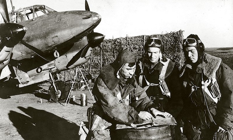 Пе-2 бомбардировщик Полбина
