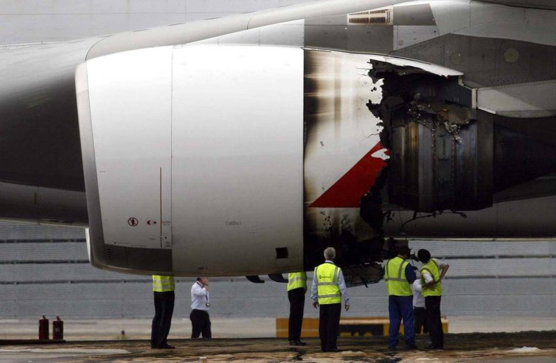 Аэробус а380 Qantas взрыв двигателя