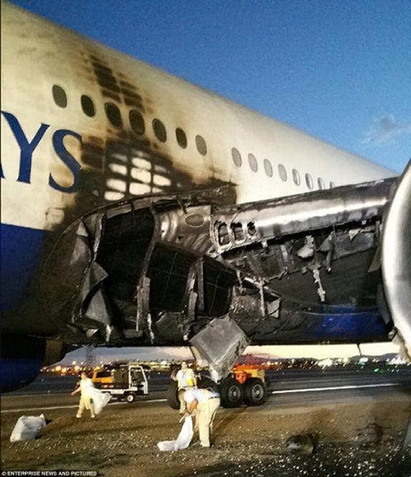 Боинг 777 в аэропорту