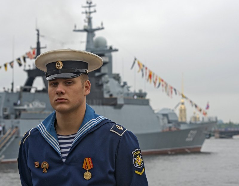 Моряки на корабле