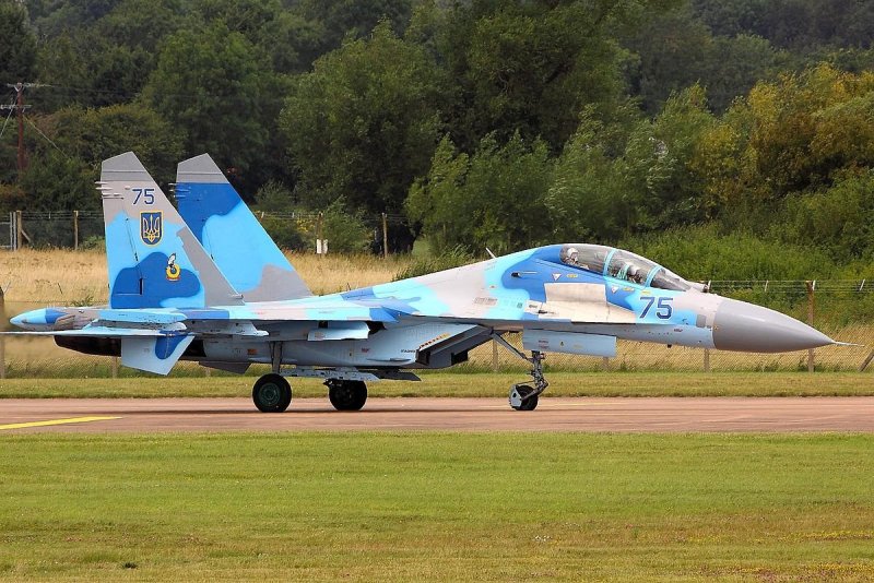 Самолёт истребитель Су 27