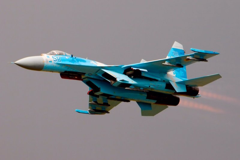 Фронтовой истребитель Су-27