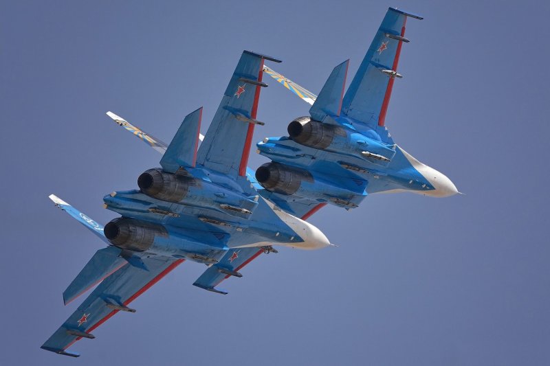 Самолет Су 27