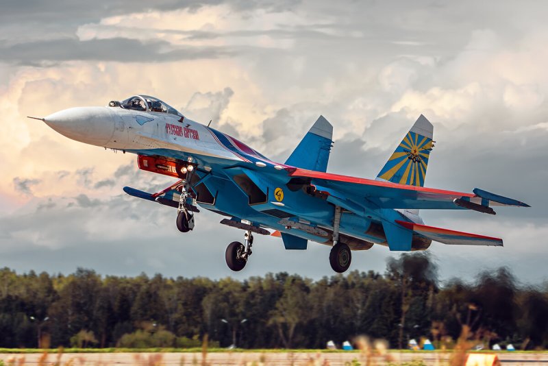Су-27 двухдвигательный реактивный самолёт