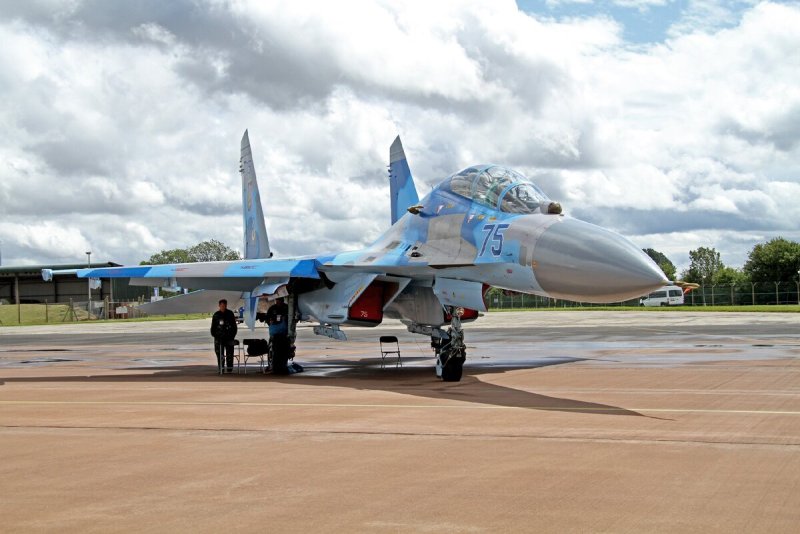 Истребитель Су-27