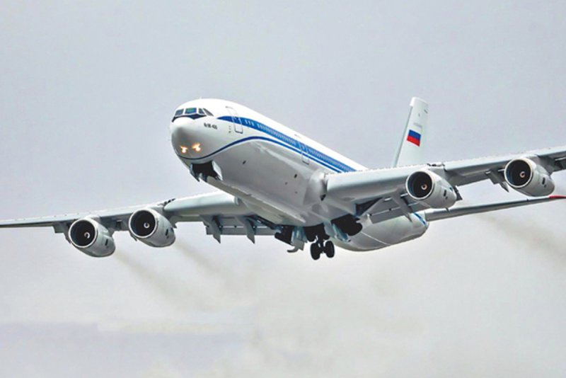 Самолет ил-96-400впу