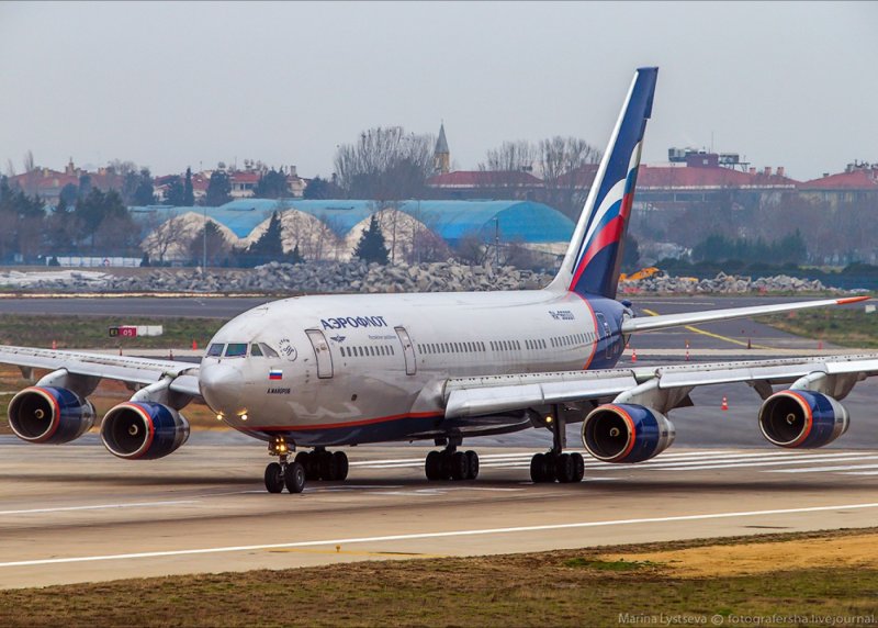 Самолет ил-96-300