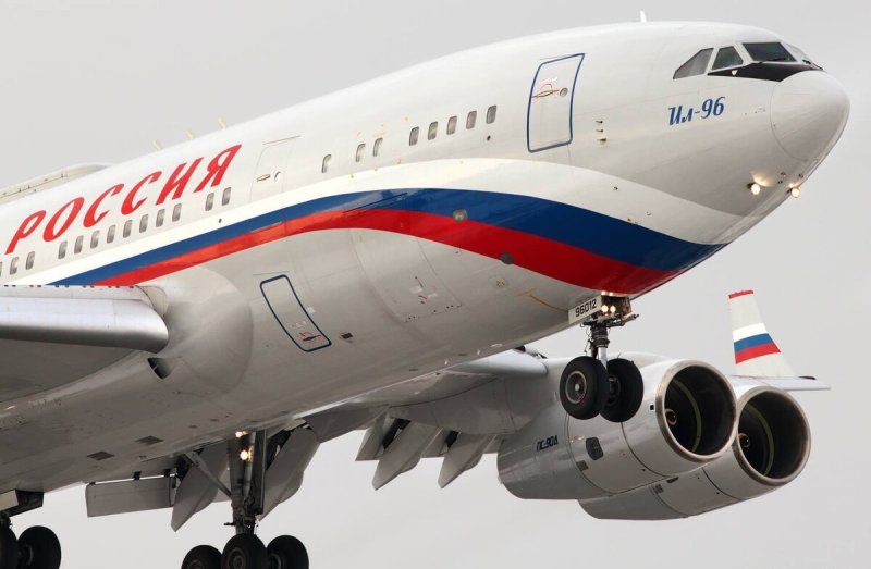 Самолет ил-96-300