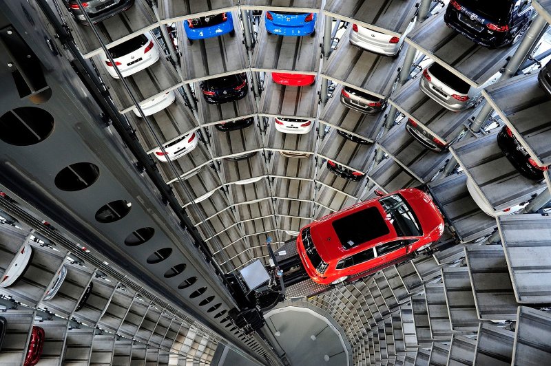 Автомобильные башни Autostadt в Вольфсбурге (Германия)