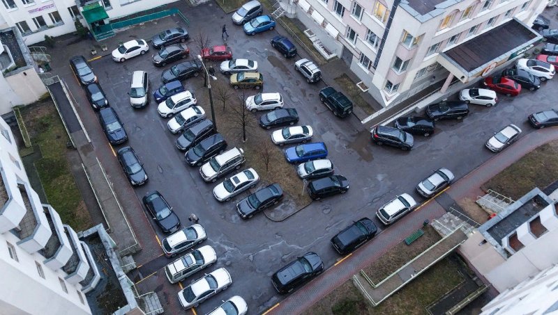 Парковка во дворе
