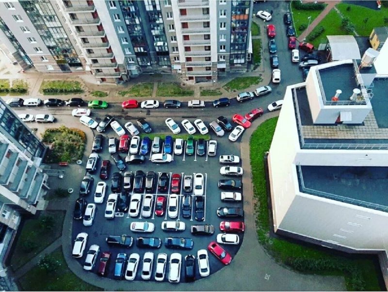 Парковка во дворе
