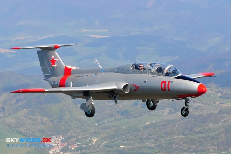 Самолёт л-29 Дельфин