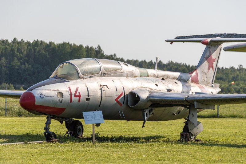 Истребитель л-29