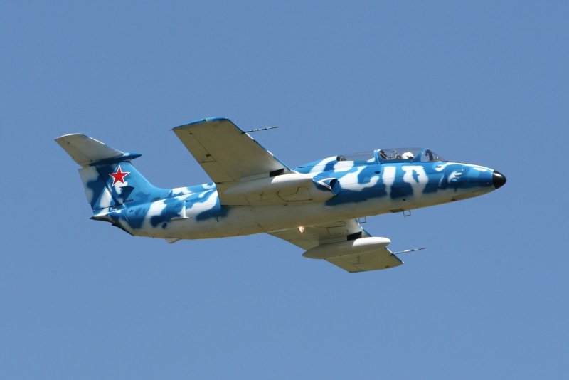 Реактивный самолет л-29