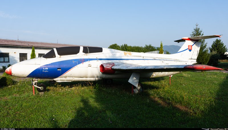 Реактивный самолет л-29