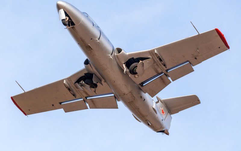 Самолёт л-29 Дельфин