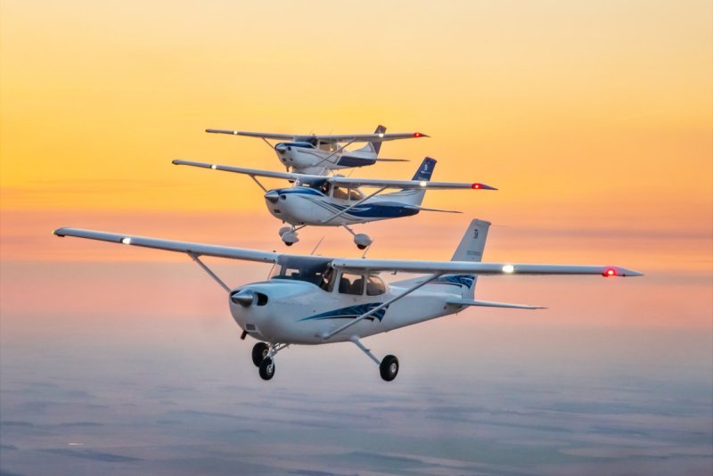 Самолёт Cessna 206 Stationair- колер компании