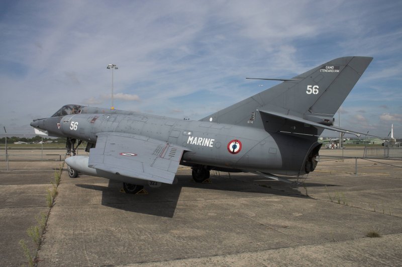 Французский палубный самолет Dassault Etendard IVM