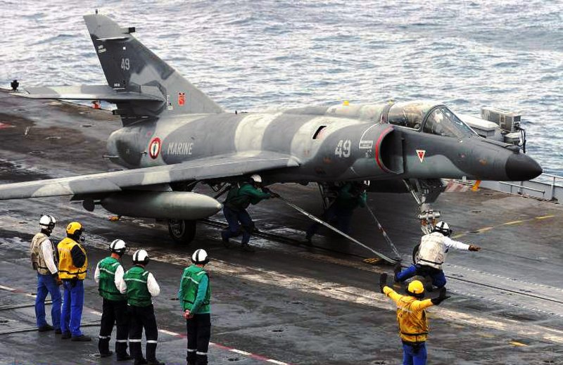 Dassault Etendard палубный истребитель-бомбардировщик