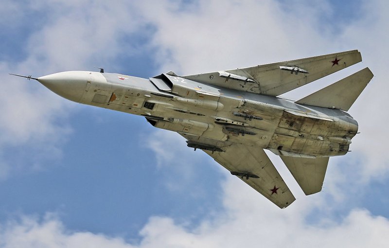 Су-24 бомбардировщик
