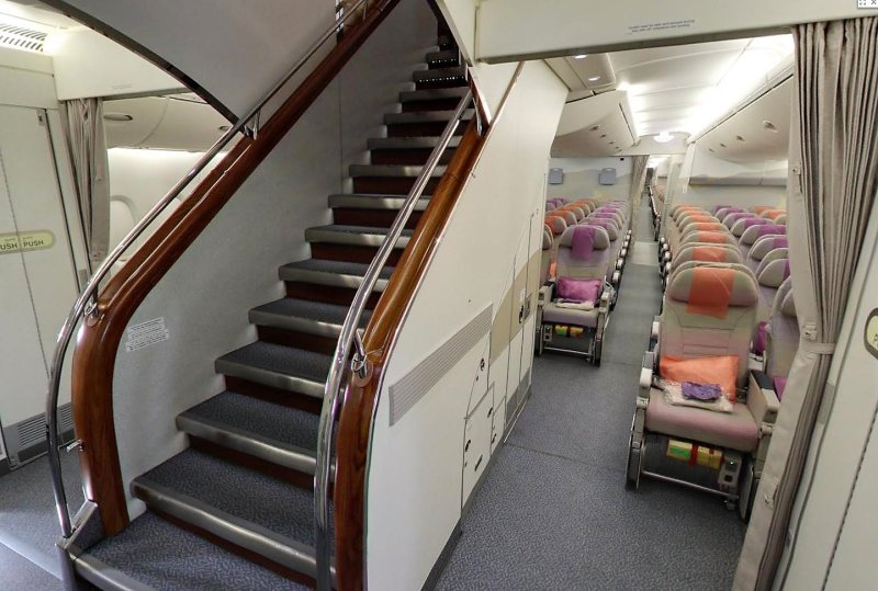 Airbus a380 Emirates лестница