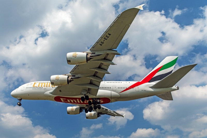 Самолет Emirates a380