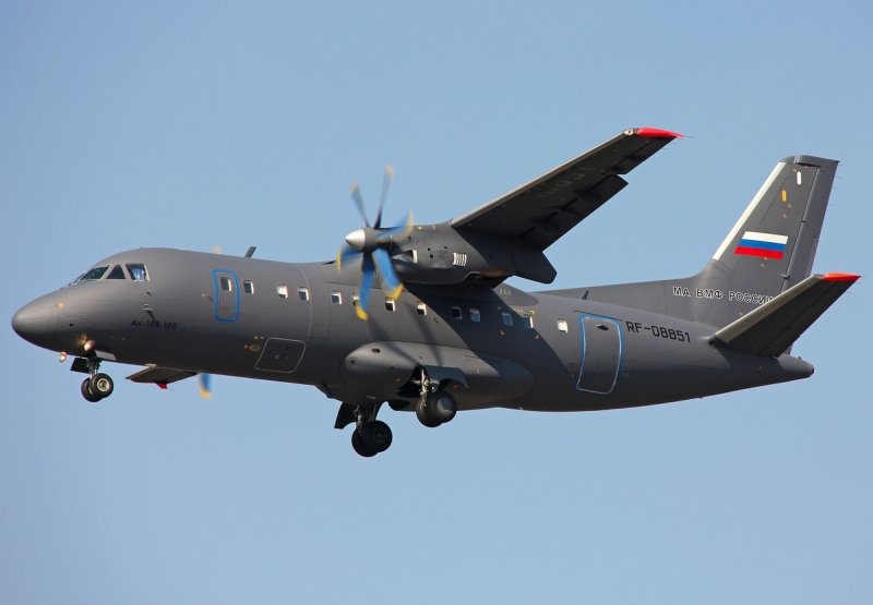 АН-140 пассажирский самолёт