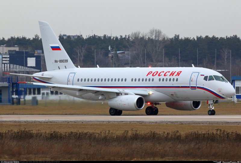 Самолет сухой Суперджет 100 Россия