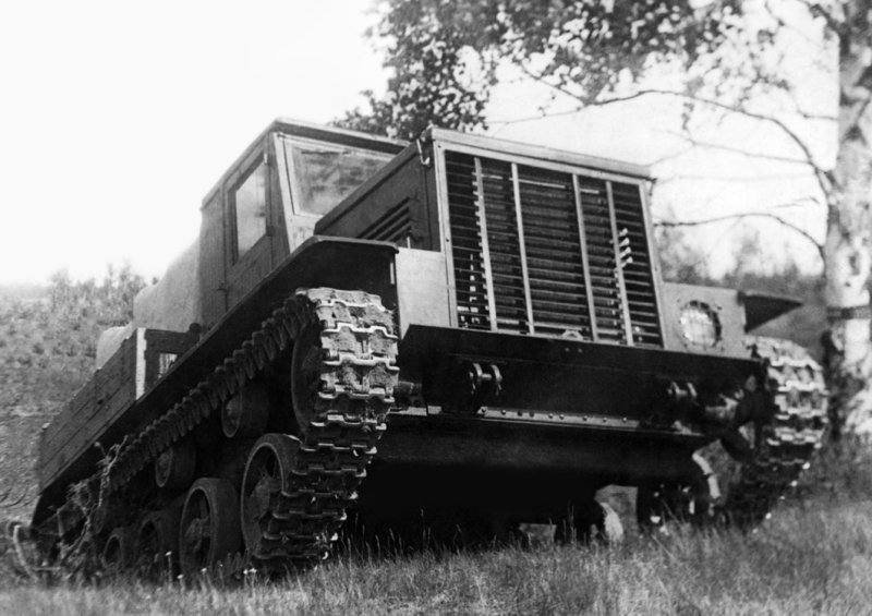 Советский артиллерийский тягач я-12