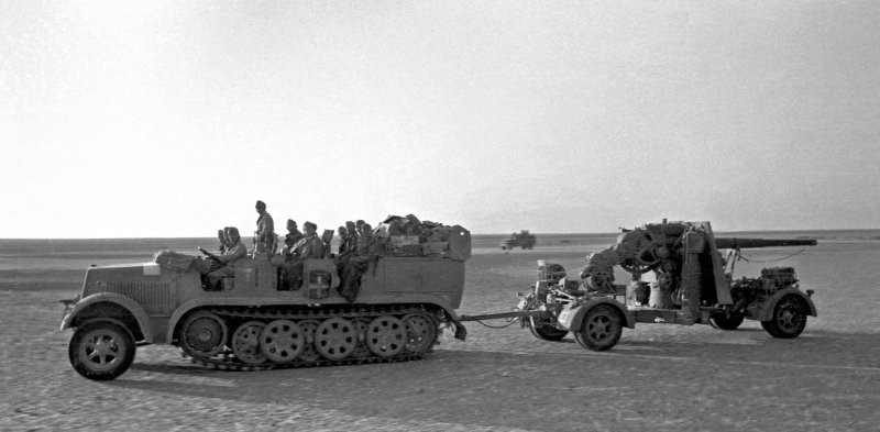 Немецкий полугусеничный тягач SD KFZ 8