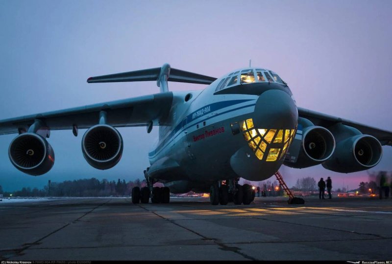 Ил-76 военно-транспортный самолёт