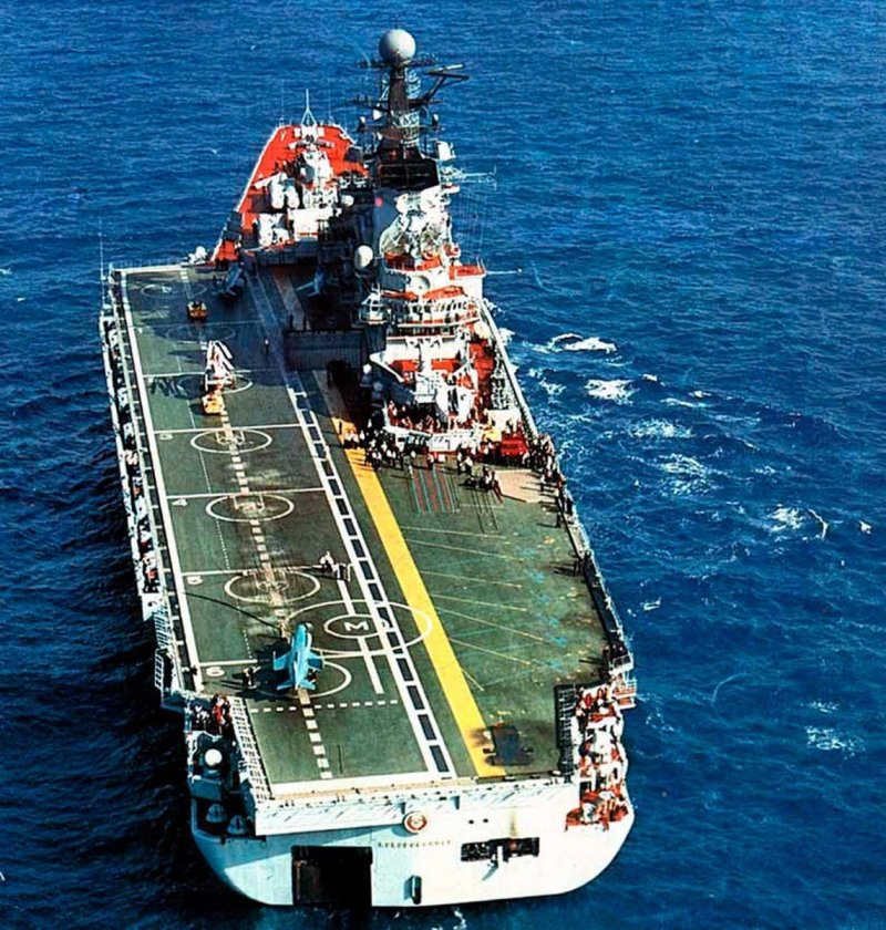 Новороссийск авианесущий крейсер