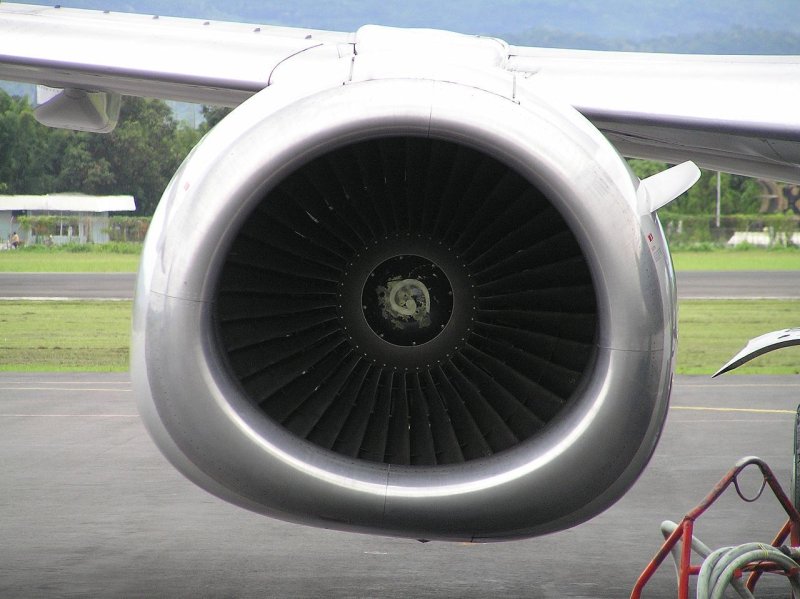 Двигатель самолёта Boeing 737