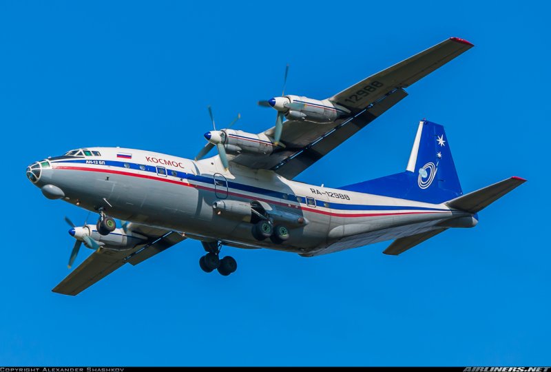 АН-12 пассажирский самолёт салон