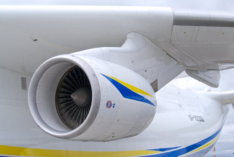 АН 225 Мрия д-18т