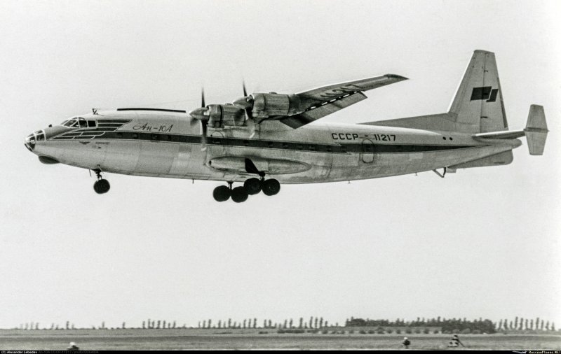 Самолет АН 10 СССР