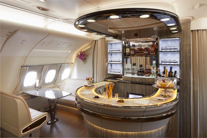 Самолет Emirates a380 салон