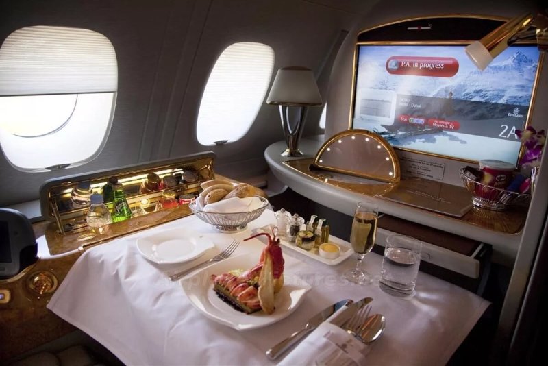 Самолет Emirates a380 салон