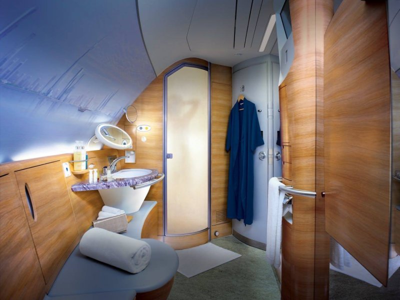 А380 Эмирейтс душ