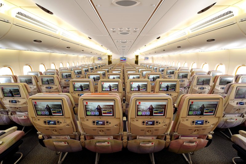 Самолет Emirates a380 салон